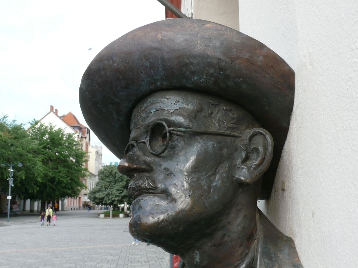 James Joyce szomra a szombathelyi Fő téren